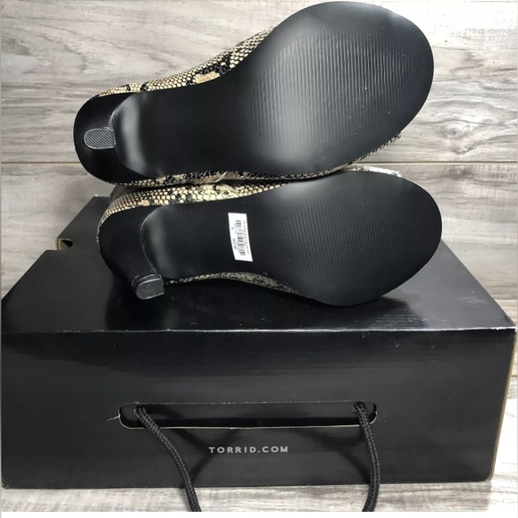 Torrid 4B Snake Peep Toe Heel BTI Size 10 - Picture 8 of 9